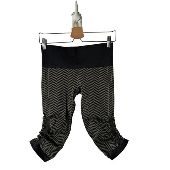 lululemon athletica Pants - Lululemon Size 6 In the Flow Crop Heathered Fatigue Green Herringbone